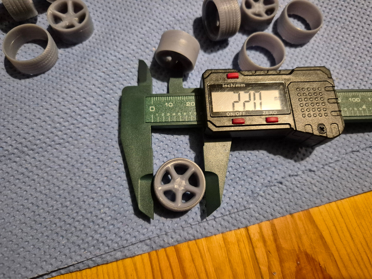 18" Cosworth-Leichtmetallreifen im Maßstab 1/24, mit niedrigem Profil