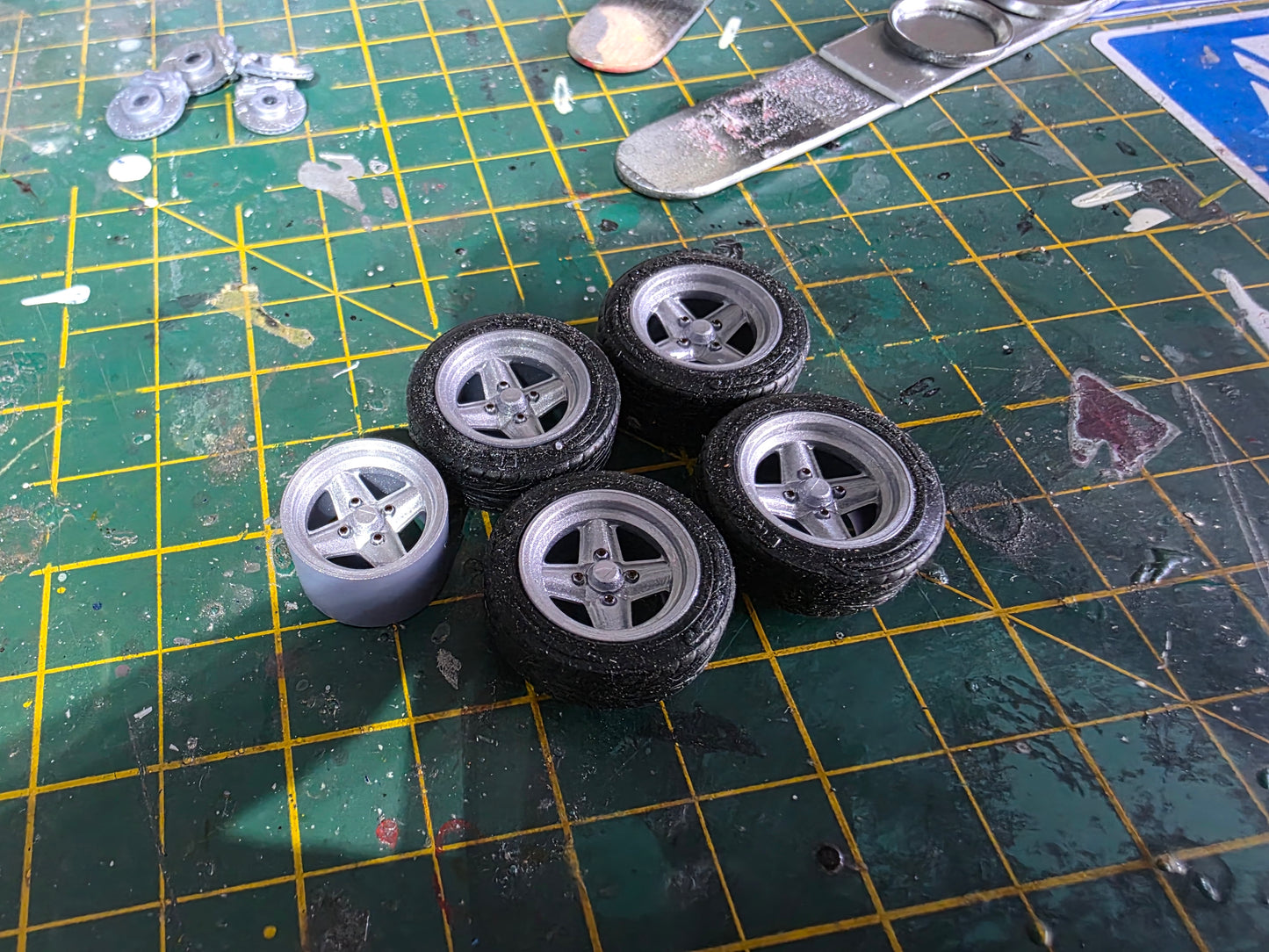 1/24 Revo Concaved with Rubber tyres