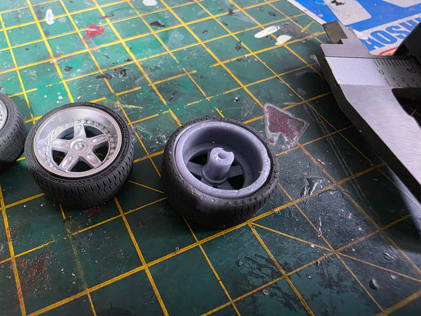 1/24 Volk CV Pro (Centre Caps Missing)