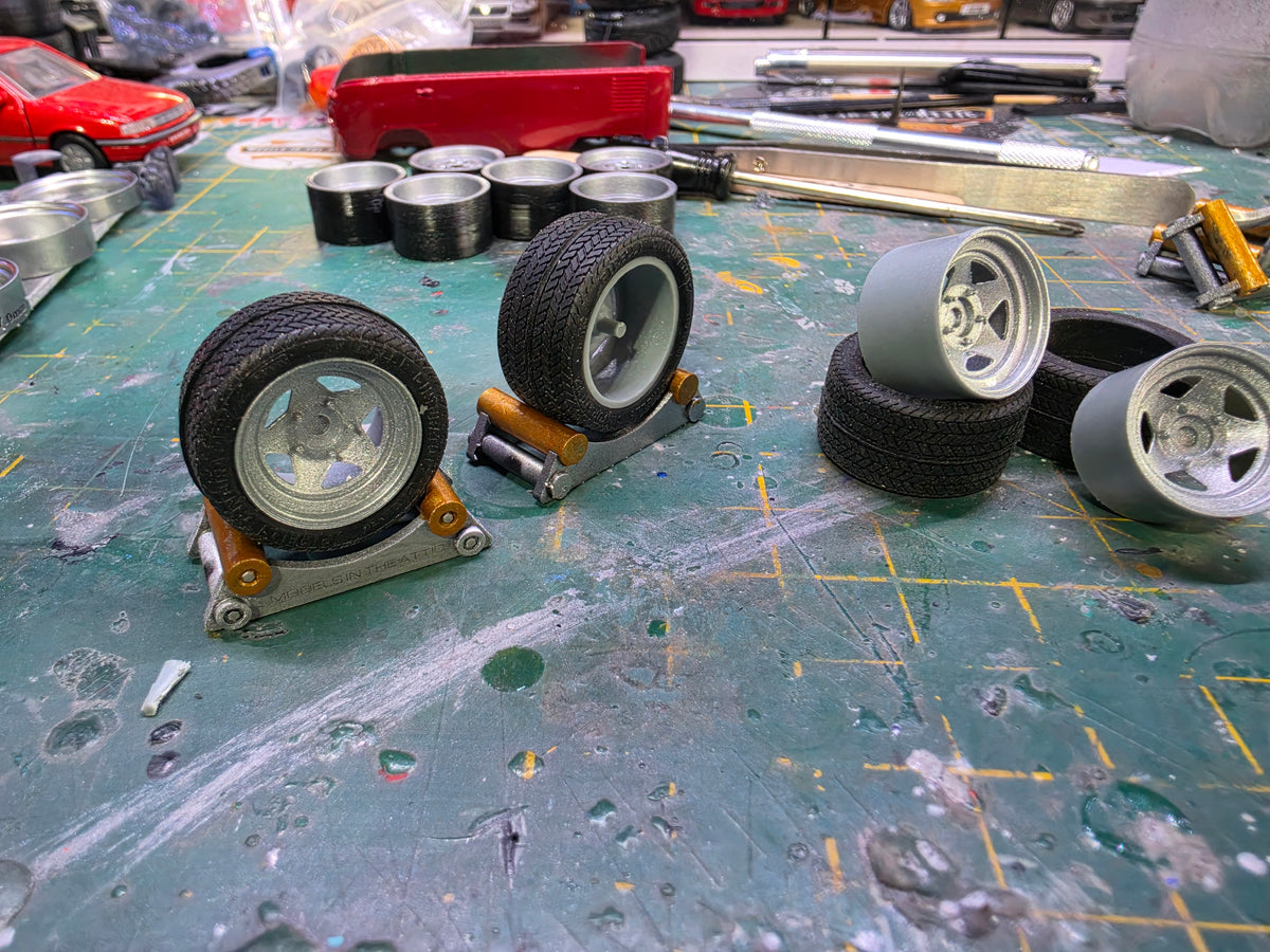 1/24 Jeep Banded Steels with Rubber Tyres Pre-painted