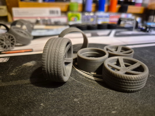 20" Cades Apollo 1/18 scale with low profile tyres