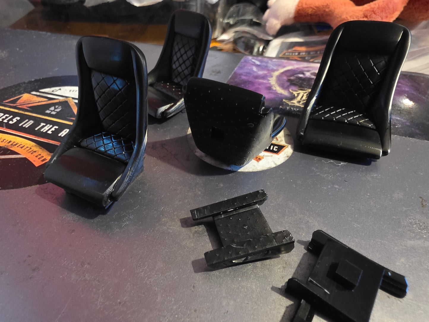 1/18 Old school seats