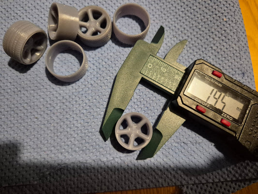 18" Cosworth-Leichtmetallreifen im Maßstab 1/24, mit niedrigem Profil
