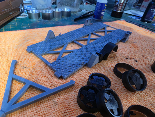 Tiefergelegter Transporteranhänger im Maßstab 1/24