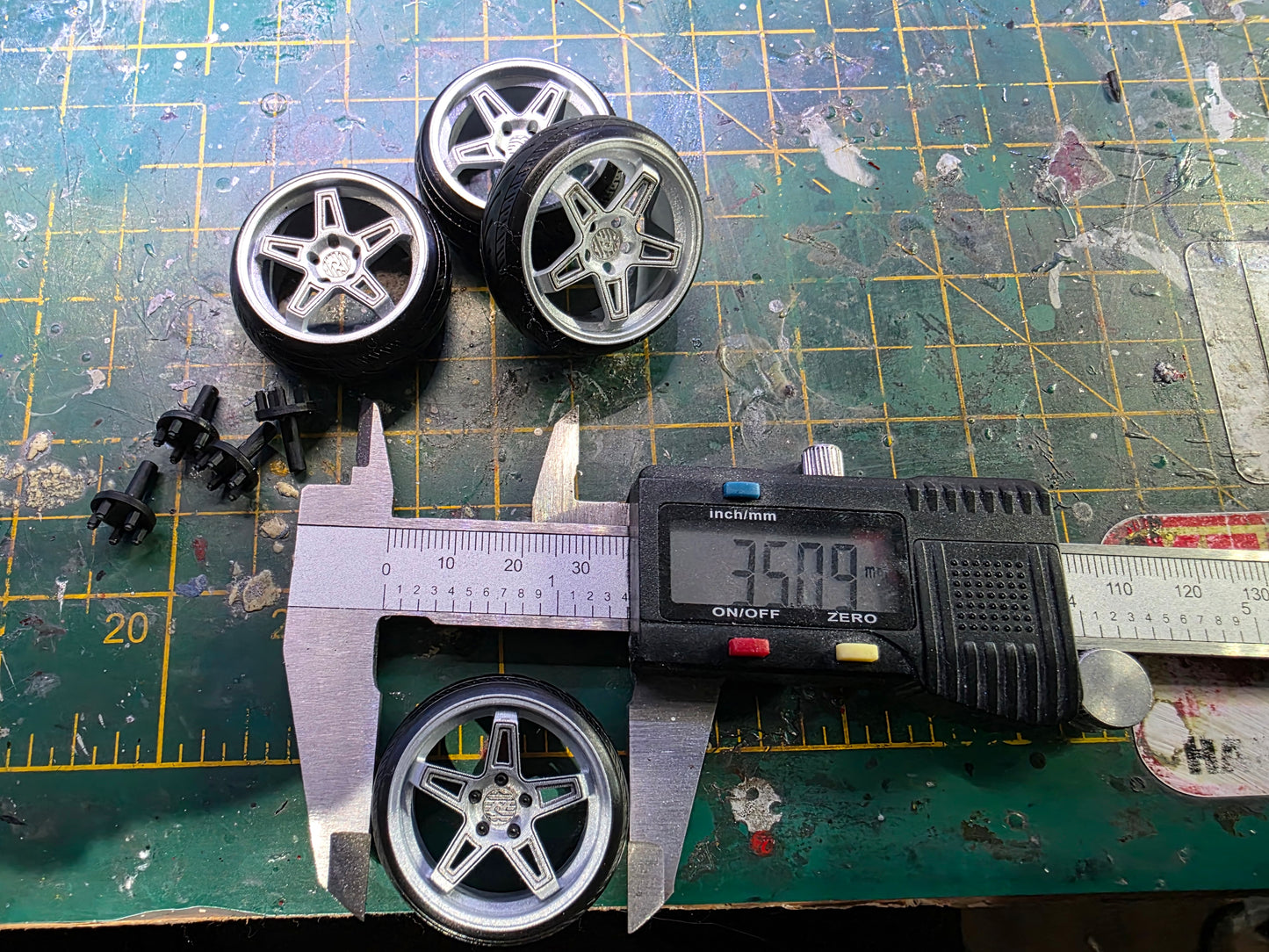 1/18 Power Wheel MS013 Silver with Stretched Tyres