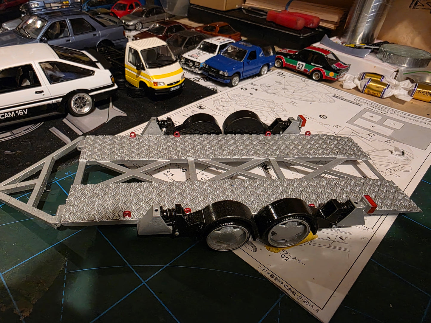 Tiefergelegter Transporteranhänger im Maßstab 1/24