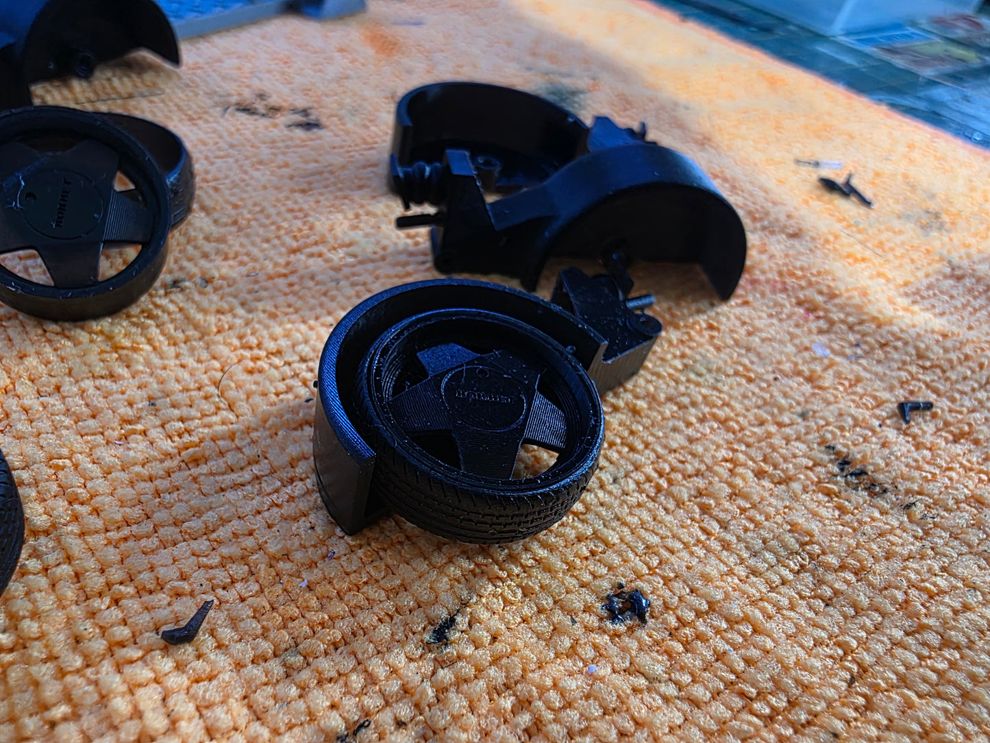 Tiefergelegter Transporteranhänger im Maßstab 1/24