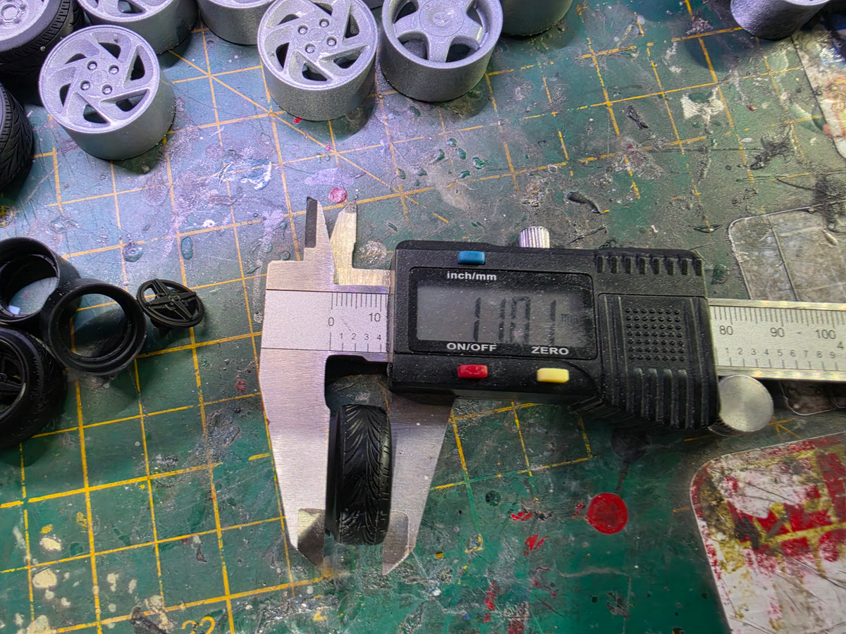 1/24 Work Equip 01 Wheels and Resin Tyres