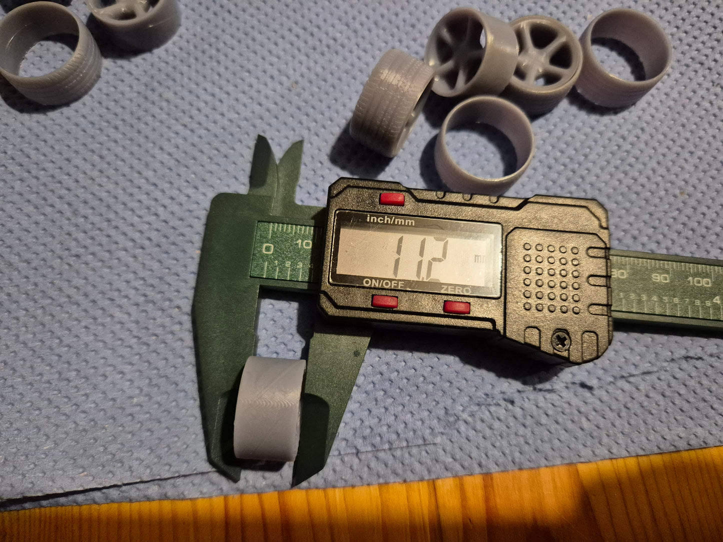 18" Cosworth-Leichtmetallreifen im Maßstab 1/24, mit niedrigem Profil