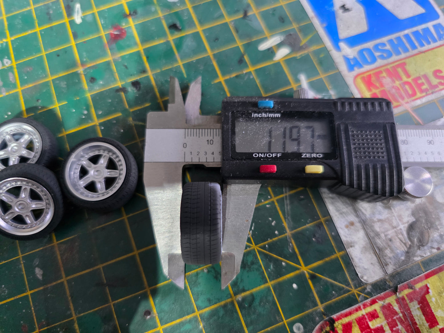 1/24 Volk CV Pro (Centre Caps Missing)