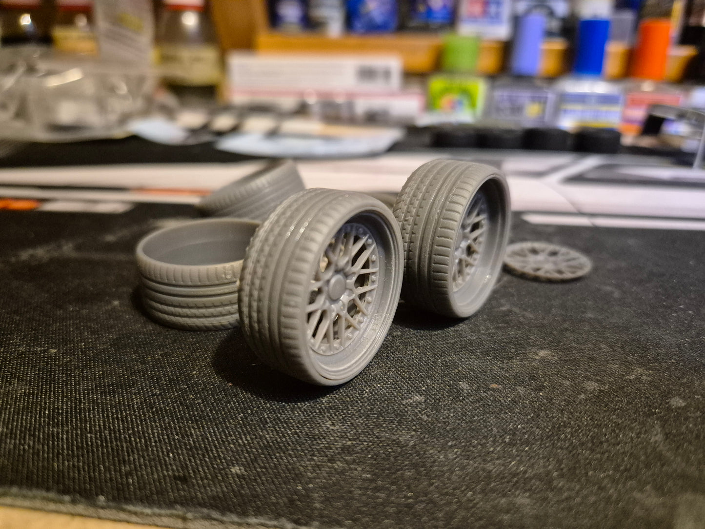 20" BBS RS2 Staggered 1/18 Niederquerschnittsreifen