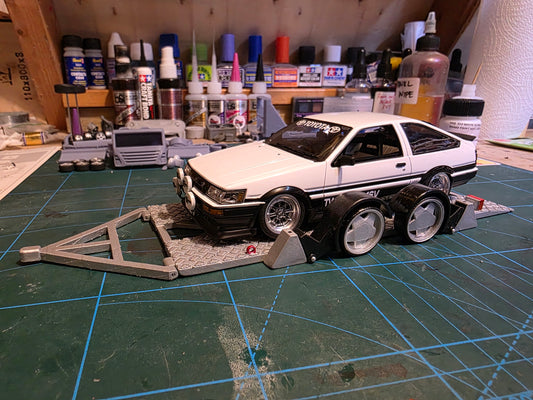 Tiefergelegter Transporteranhänger im Maßstab 1/24