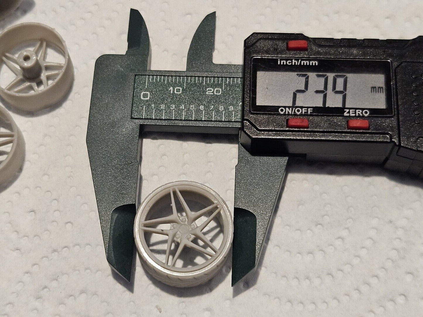 20" Veemann VFS-46 1/24 Scale 3d Printed wheels and low profile tyres